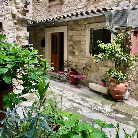 Apartment Venus Of The Palace - New Renovated Split Bagian luar foto