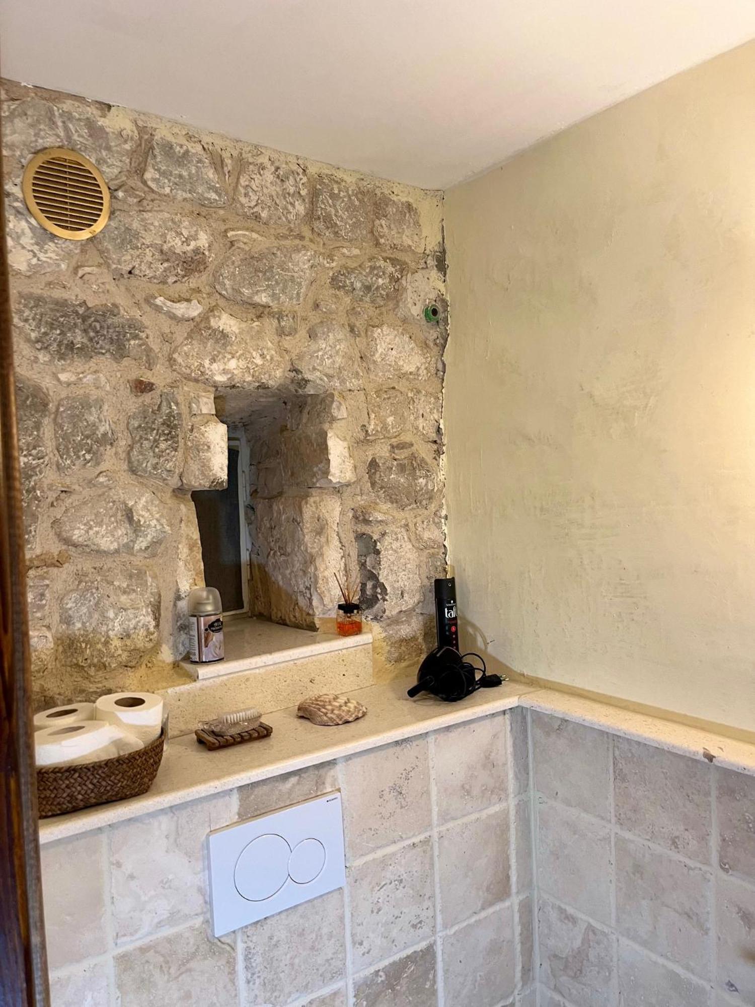 Apartment Venus Of The Palace - New Renovated Split Bagian luar foto