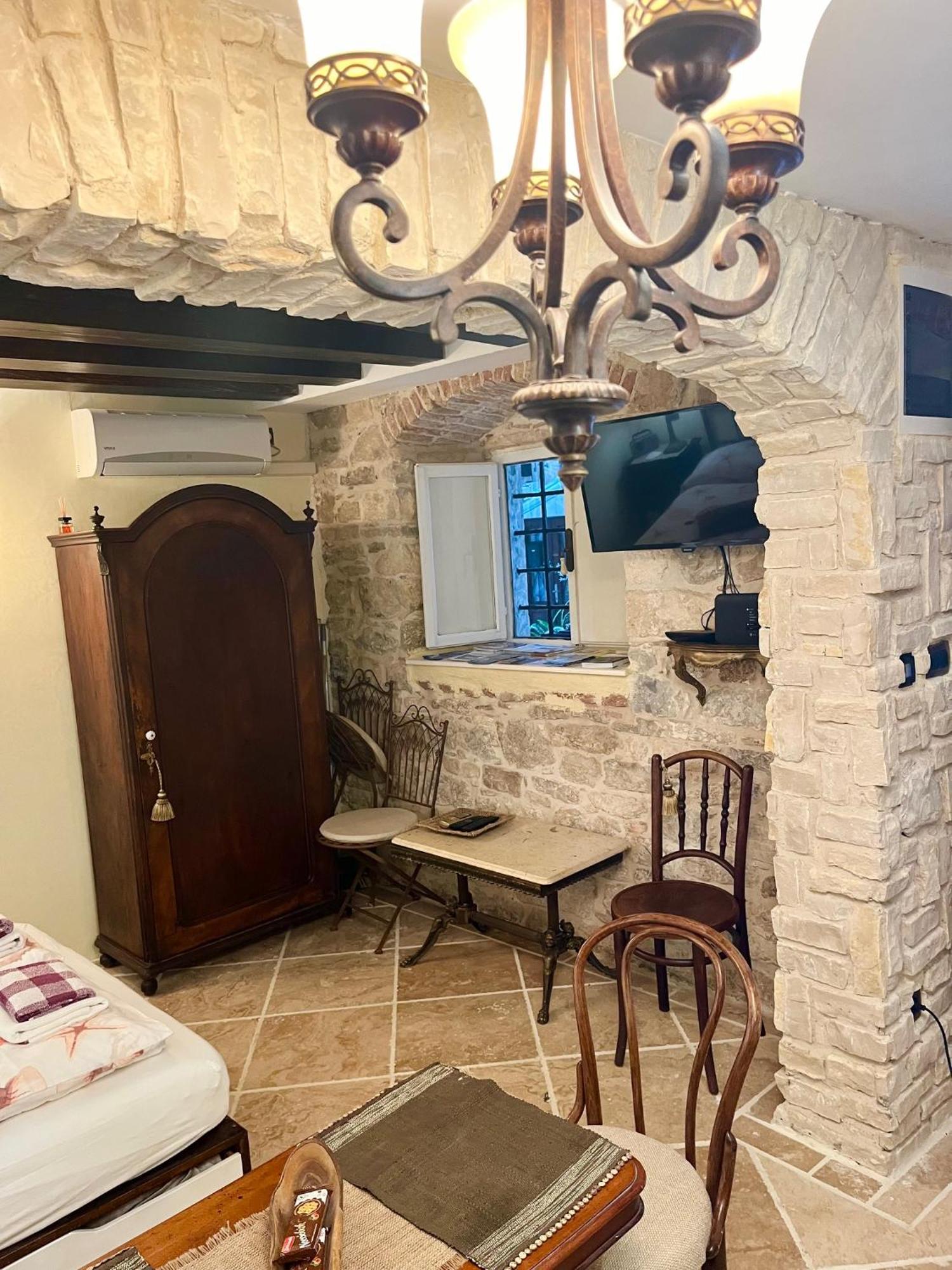 Apartment Venus Of The Palace - New Renovated Split Bagian luar foto