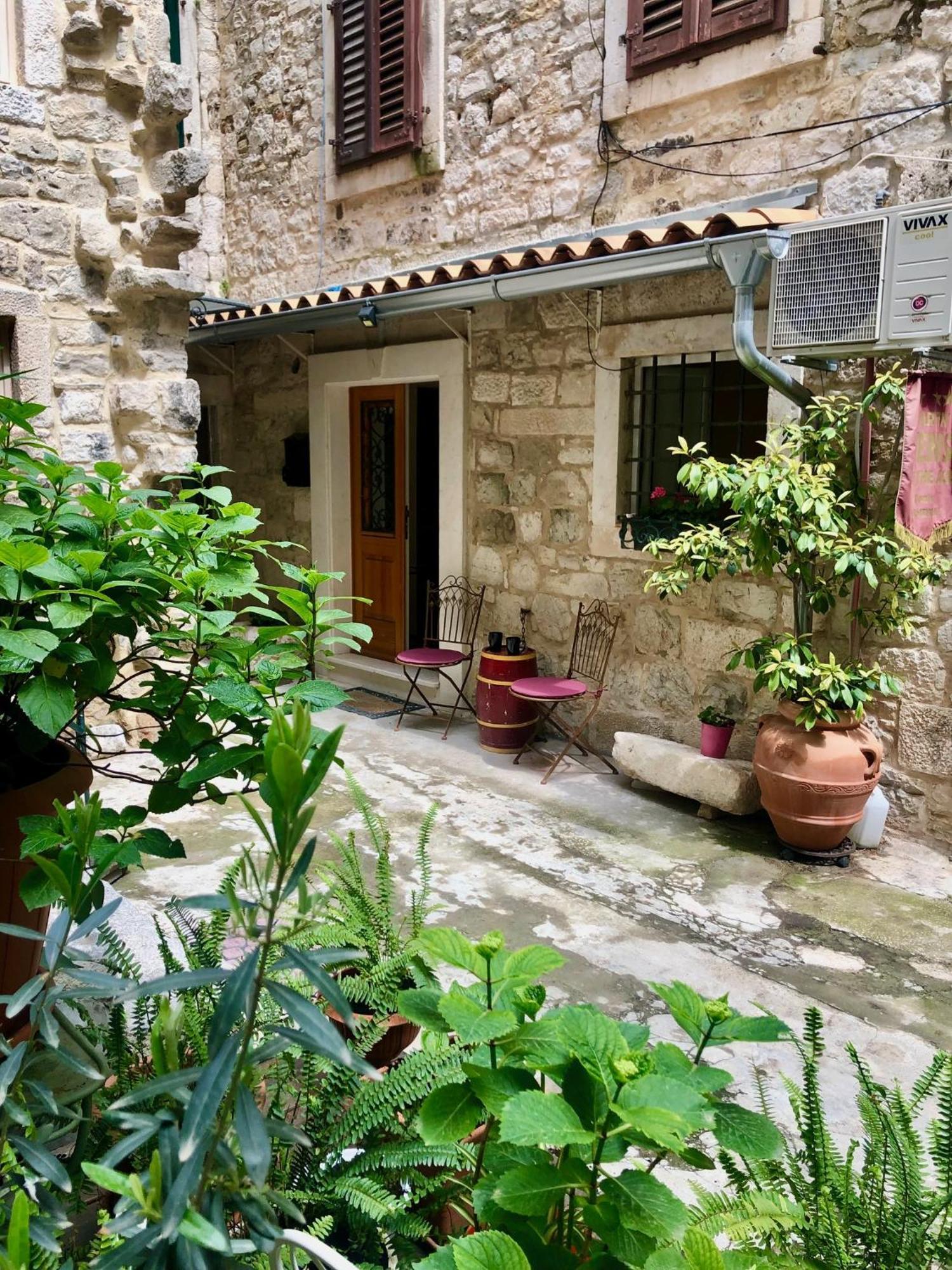 Apartment Venus Of The Palace - New Renovated Split Bagian luar foto